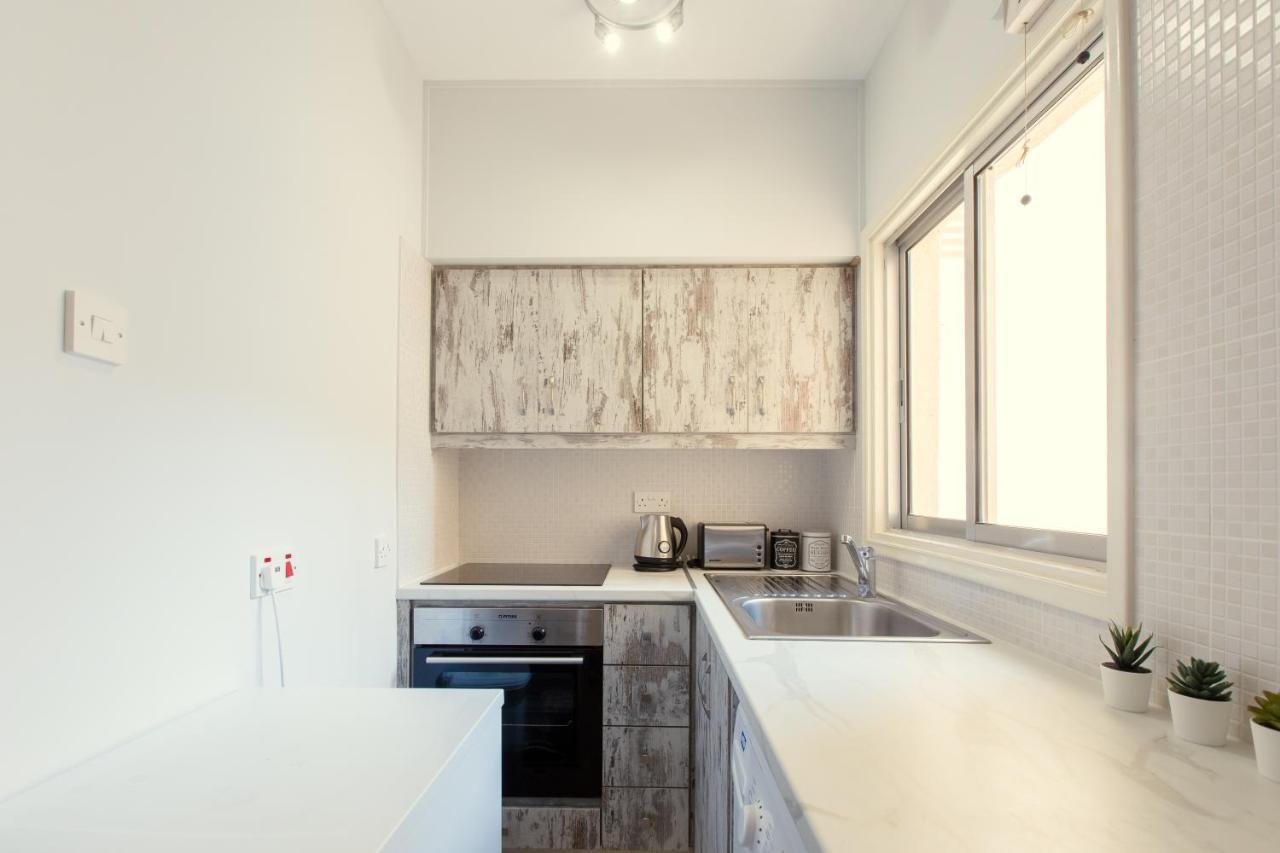 Furnished Seafront Studio Larnaca Exterior foto